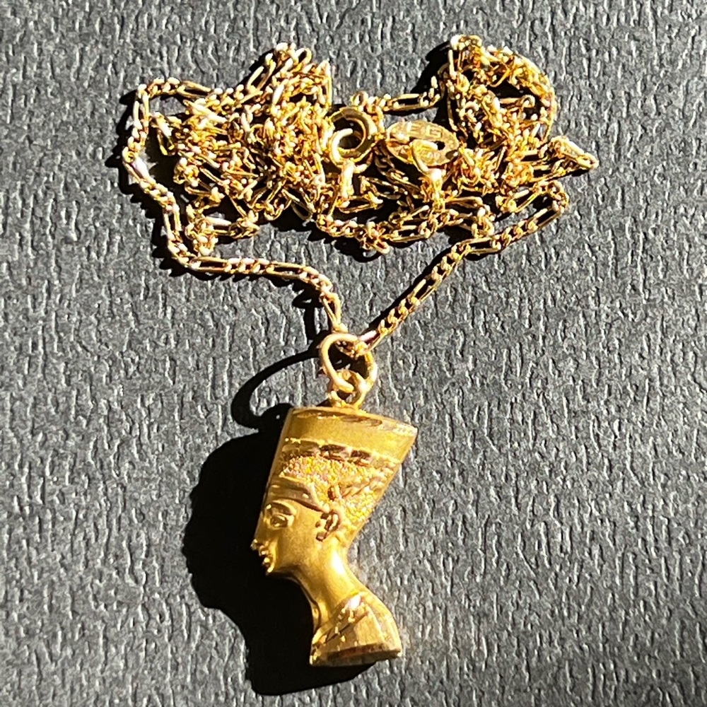 18k gold Egyptian Queen 3-D,Double Sided necklace - Picture 2 of 15